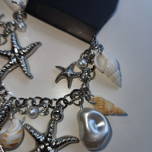 Paparazzi Silver and Cream Starfish Charm Bracelet - Picture 2 of 3